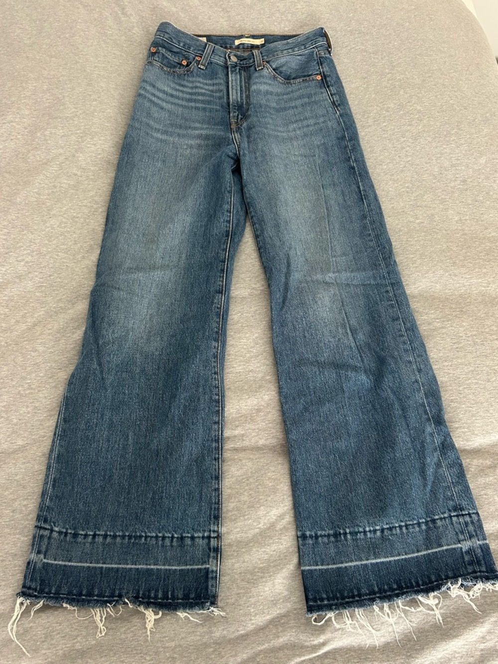 Levi's ribcage wide leg jeans 27x32